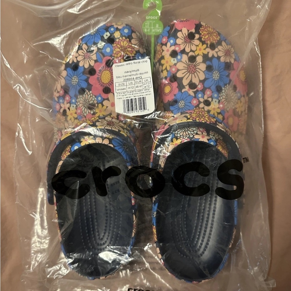 Crocs Classic Retro Floral Clogs Brand New Men’s Size 12 Women’s 14 Navy
